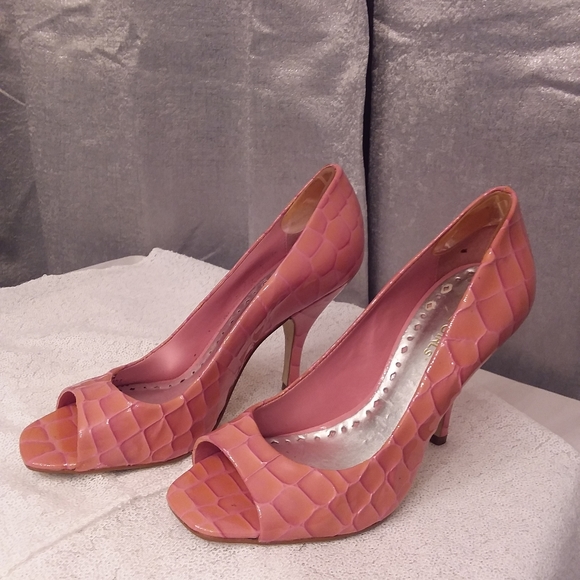 BCBGIRLS Leather heels Sz.7 - Picture 1 of 3